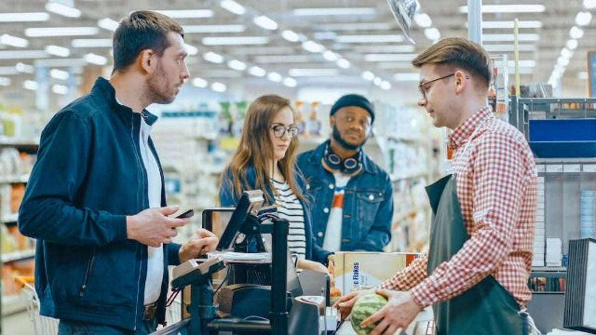 16 employees share their best examples of 'the customer is never right.'