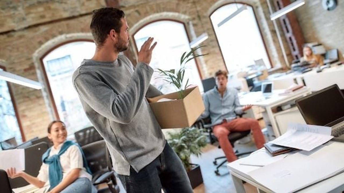 17 people share the craziest thing they've seen someone do after quitting a job.