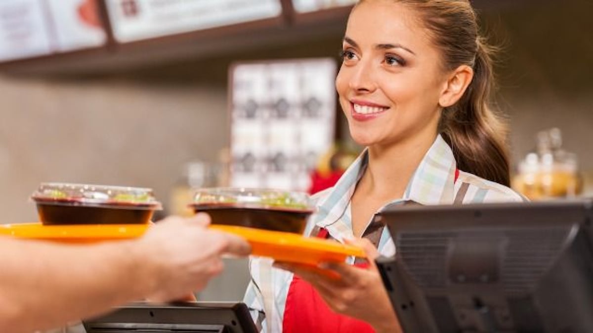 18 fast food employees share the most ridiculous customer complaint they ever heard.