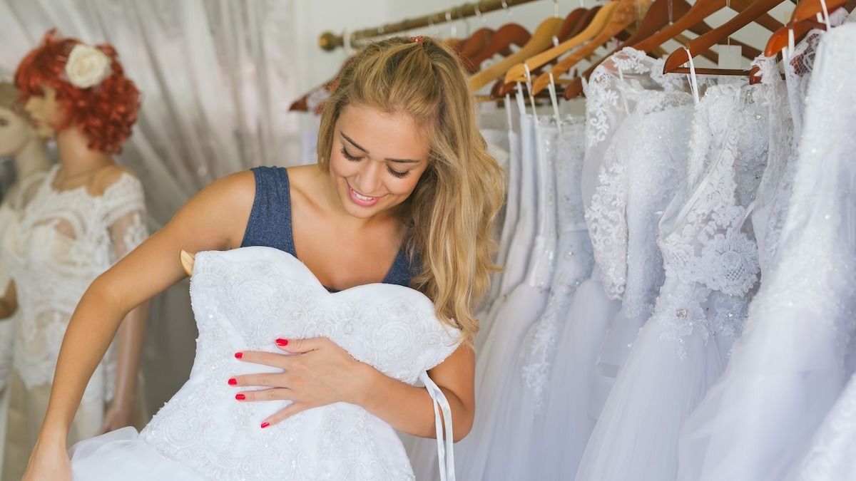 Bride's sister gets kicked out of wedding over dress, 'this time she took it too far.' AITA?