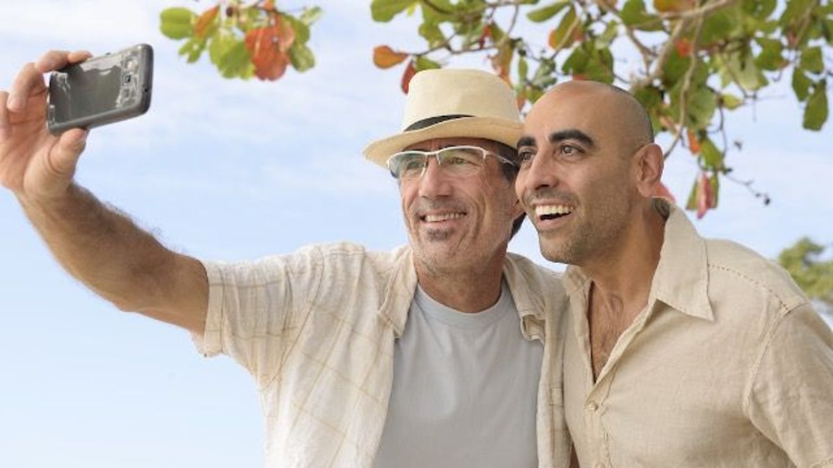 Guy doesn't tell GF his parents are gay after months of dating. AITA? She thinks so.