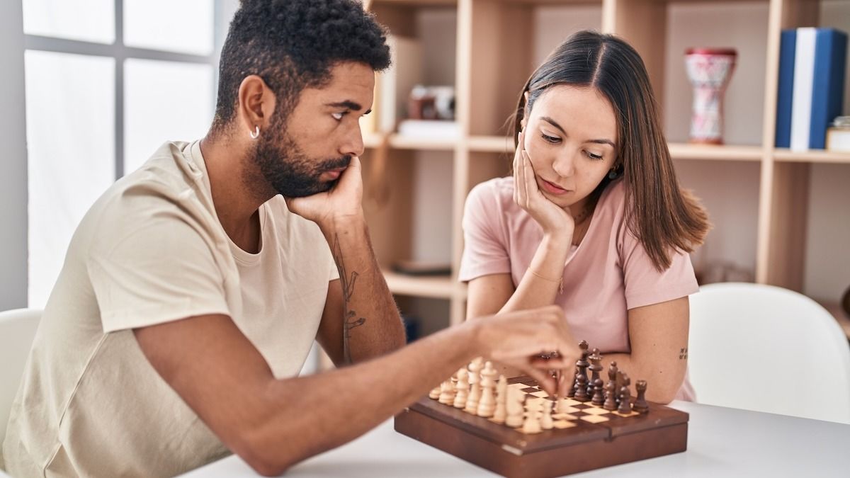 Stay-at-home mom says her chess dream means she can't possibly help pay bills. AITA?