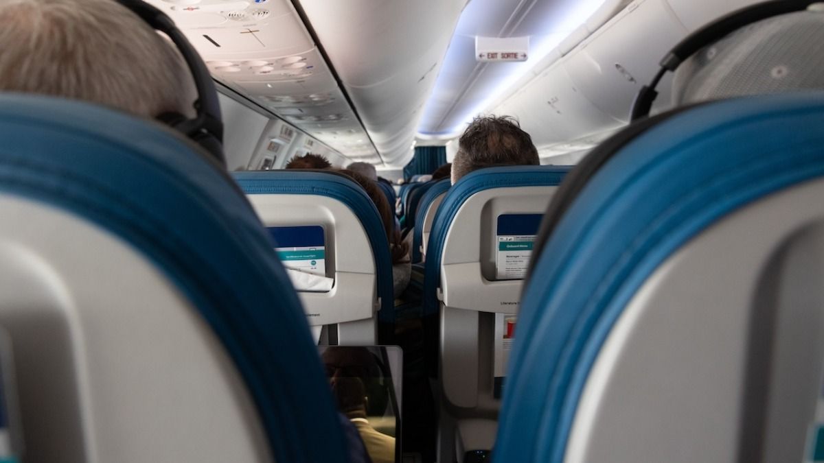 Woman on plane refuses to remove her hair from kid's TV, dad 'decided to do something.' AITA?