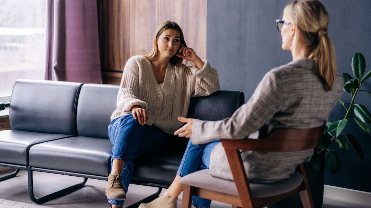 'AITA for telling my sister she should listen to the therapist who told her to wait a few more years and live apart?'