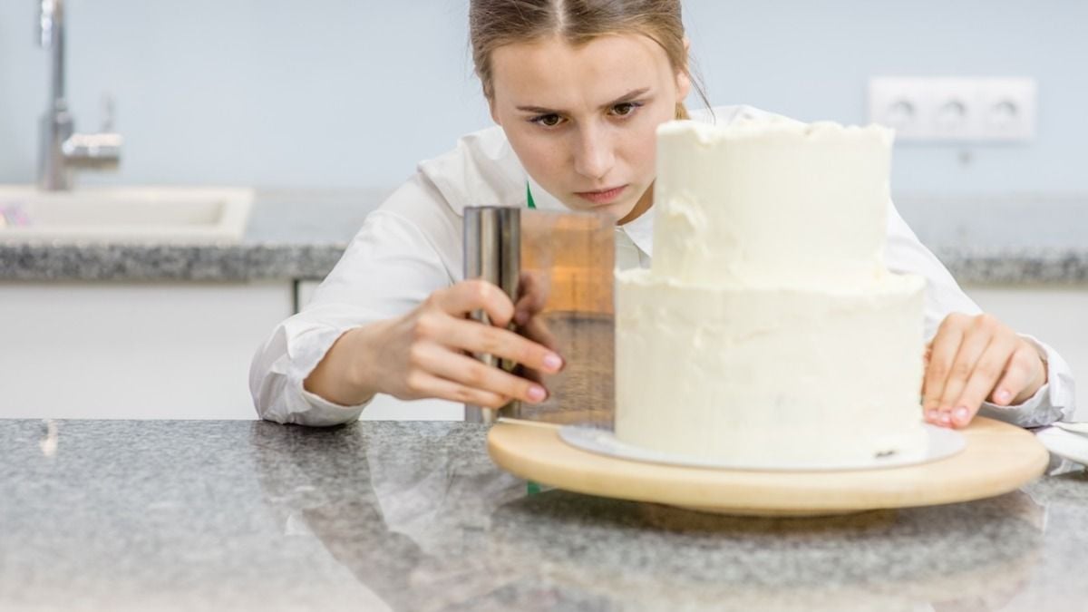 Baker refuses to make sister-in-law's wedding cake, 'this is my LIVELIHOOD.' AITA?