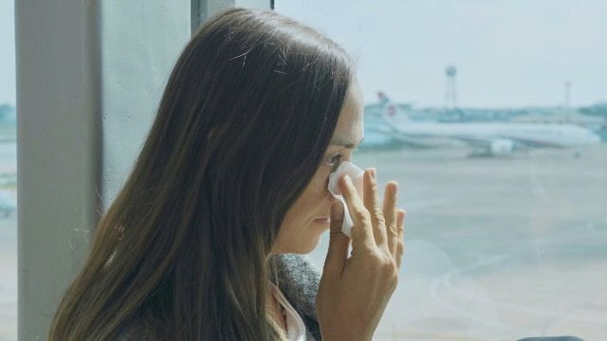 Banker BF bumps 'low earning' GF to first class as surprise; gets called 'a-hole'.