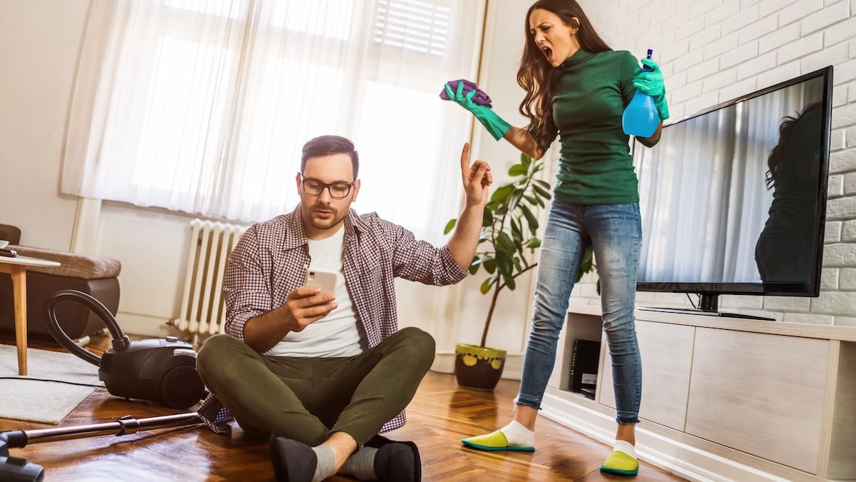 Guy uses home security cameras to expose GF 'gaslighting' him about chores. 'AITA?'