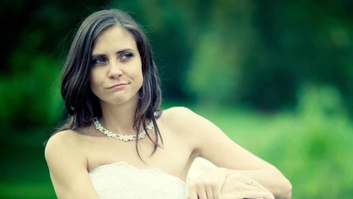 Bride requires 'INAPPROPRIATE' sister to wear a bra at her wedding. AITA?