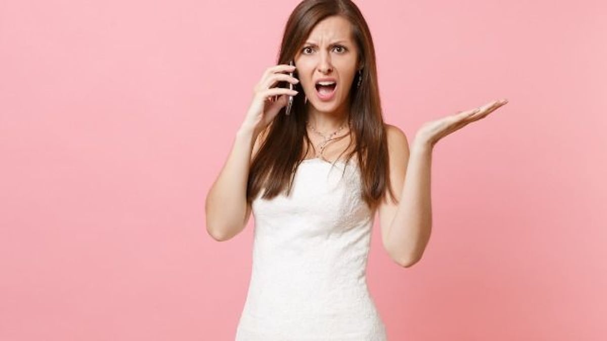 Bride begs professional artist MOH to draw invitation for free, groom hires someone.