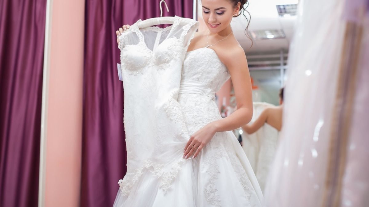Bride chooses to wear stepmother's wedding dress instead of late mom's, 'it’s disrespectful.' AITA?