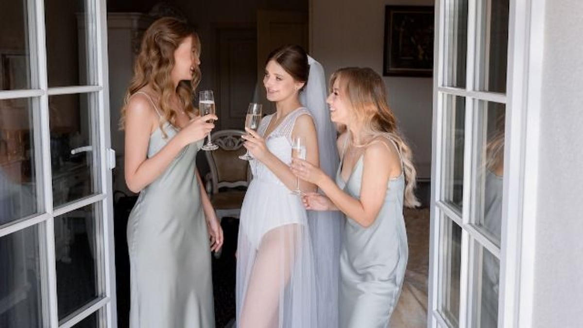 Bridesmaid with flat feet asks if she's 'selfish' for refusing to wear 6-inch heels.