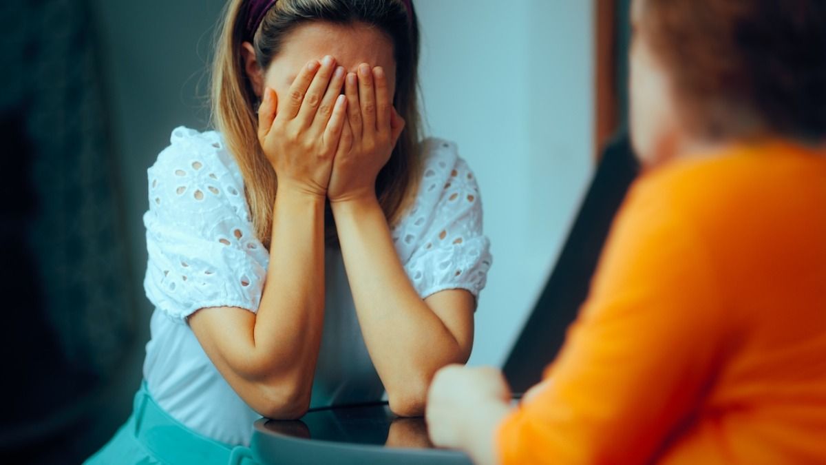 Bridesmaid refuses to buy dress until she hits weight loss goal, 'it will literally fall off.' AITA?