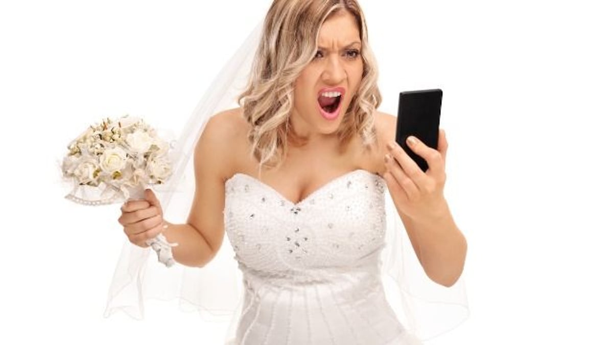 Bride forbids bridesmaid from wearing her glasses, entire bridal party walks out.