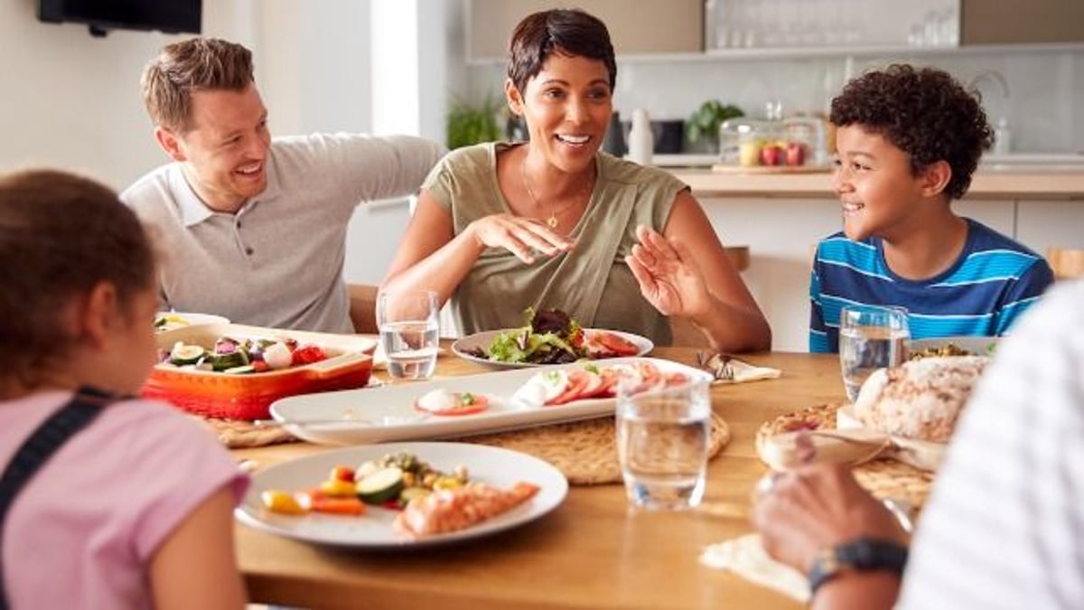 Childfree aunt offends struggling sister at family dinner table; 'I want money.' AITA?