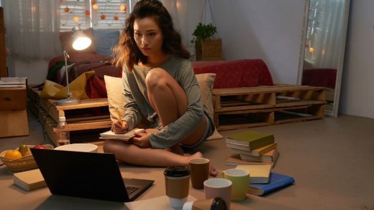 College freshman asks heartbroken roommate to leave room over loud crying; AITA?