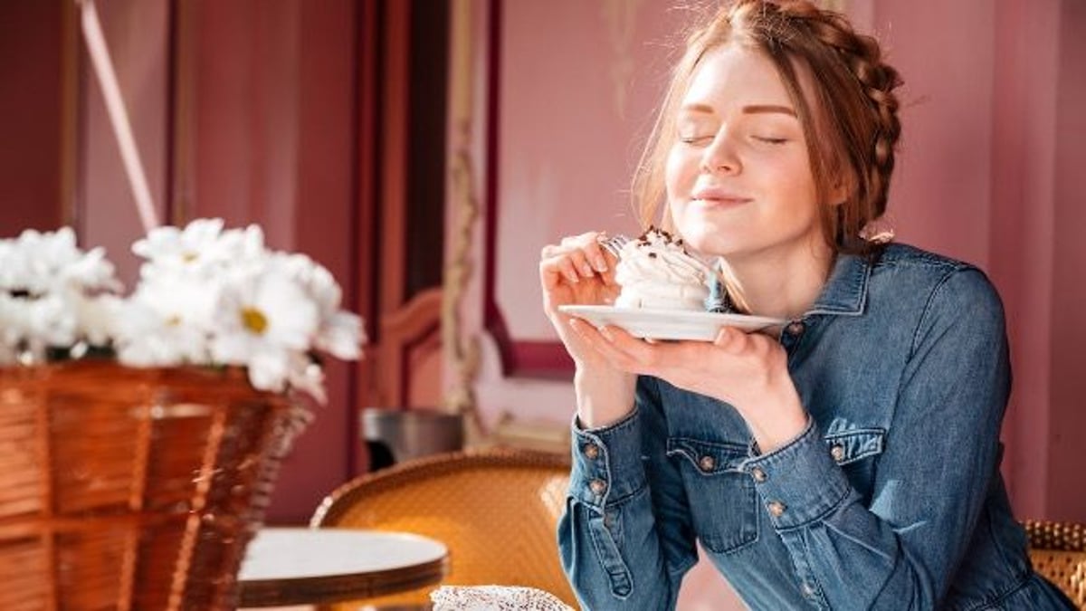Daughter screams at dad for eating her 'expensive' cupcake; he calls her 'a brat.'