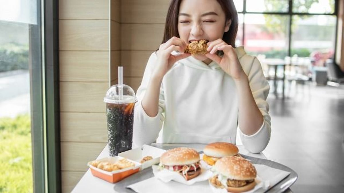 Daughter sneaks mom's money for fast food, mom calls her 'fat' and 'lazy.' AITA?