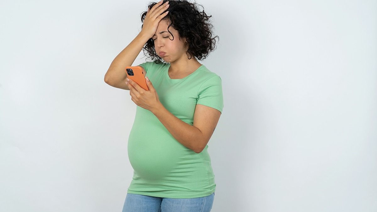 'AITA for divorcing my pregnant wife because she looked into my phone?'