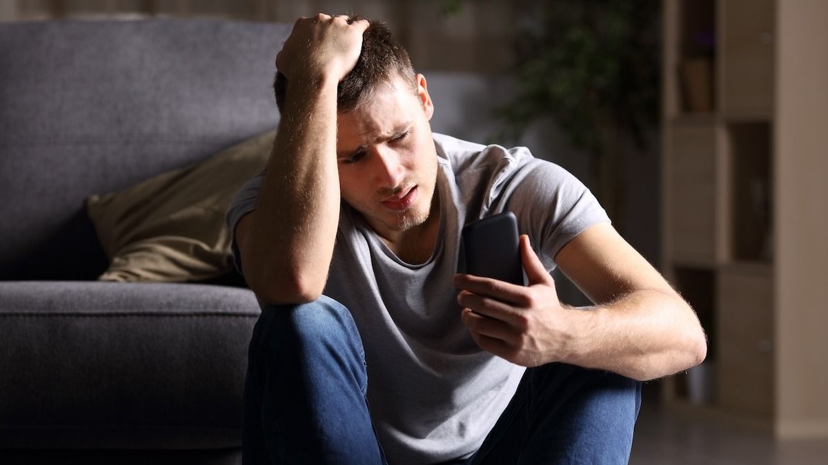 'AITA for getting frustrated with my GF's messages after my dad just died?'