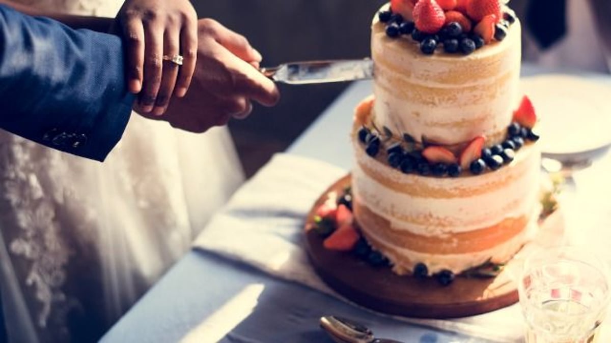 Gluten-free bride asks if it's 'offensive' to order wedding cake for two; AITA?