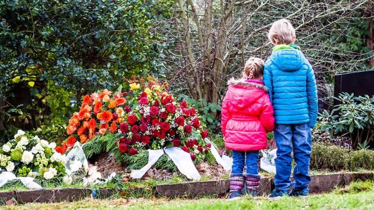 Guy forced to include stepbrother while mourning dad; cuts ties with mom forever. AITA?