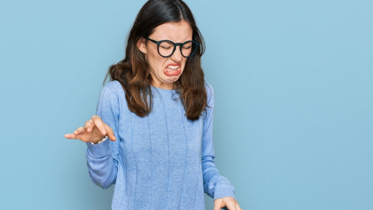 'AITA for not wanting to date a cop? He's threatening me with tickets if I don't.' UPDATED