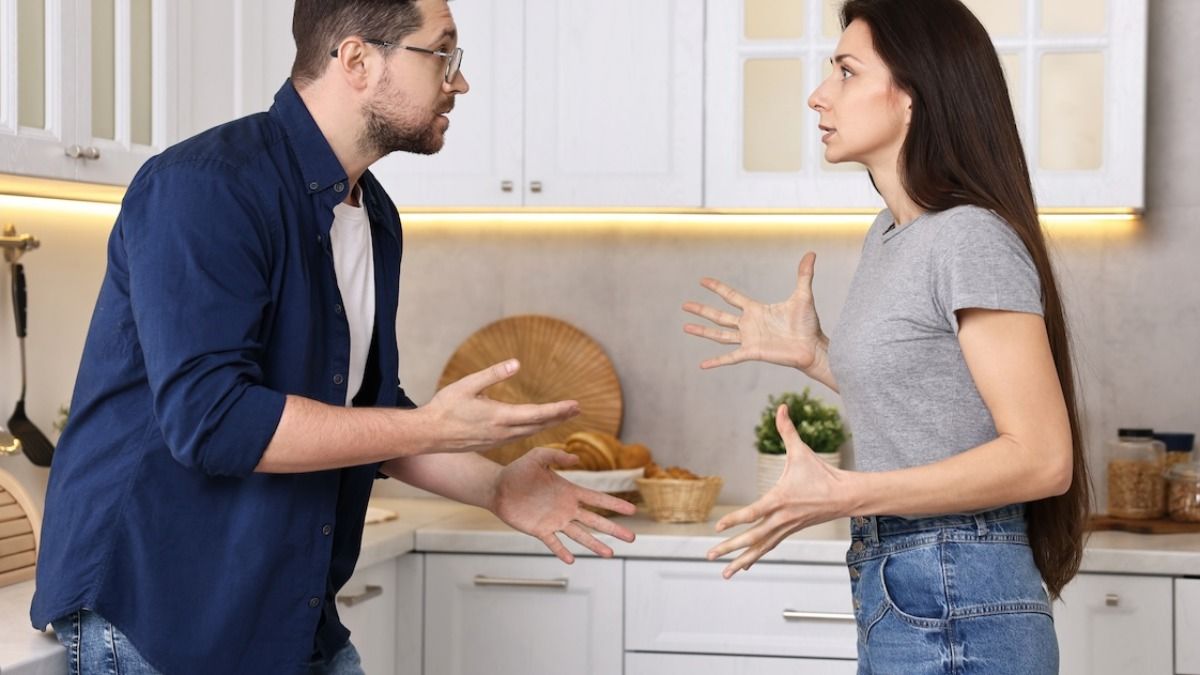 'AITA for kicking my sister's boyfriend out of my vacation home?' 'There was a mountain of dirty dishes.'