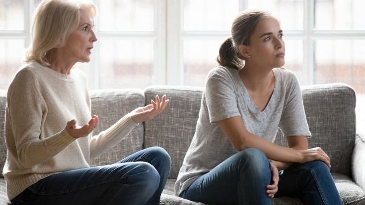 Woman 'loses' it on parents after they pressure her to stop helping younger sister.