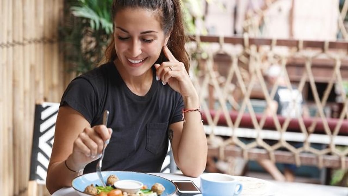 'AITA for asking my GF to start making me breakfast every morning? I hate mornings.'