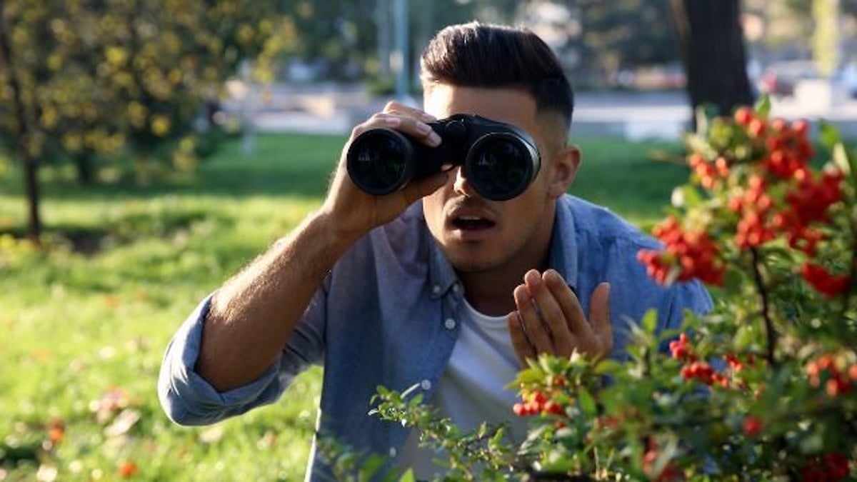 Man asks if he should tell pregnant neighbor that her husband is cheating. UPDATE 2X