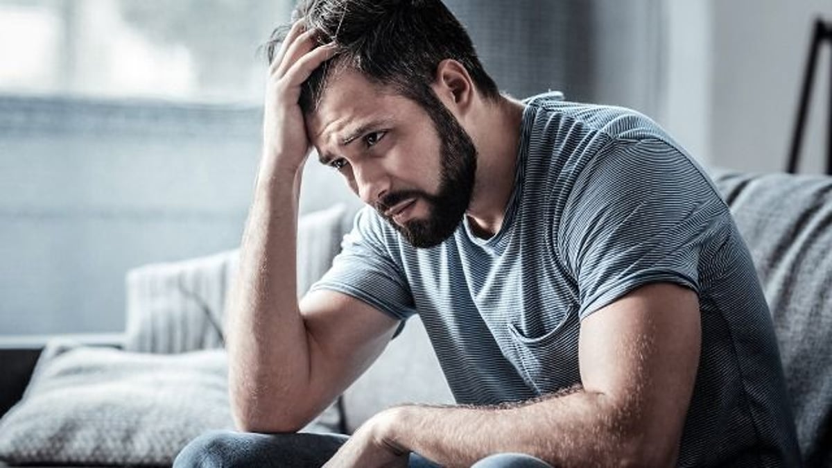 Man considers ending engagement over fiancé's 'rude' treatment of his best friend.