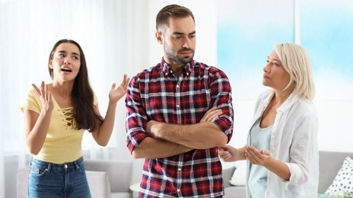 Man won't take in GF's mom when she loses her trailer; 'she's not my mom.' AITA?