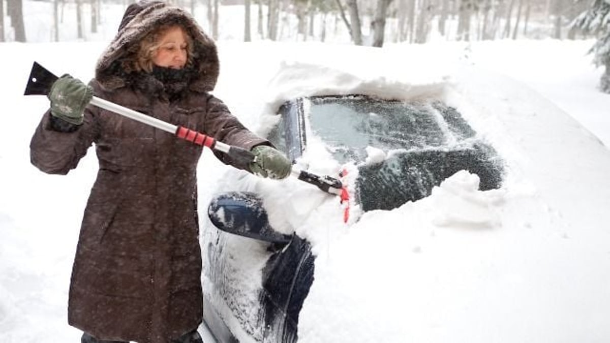 Man threatened for trying to help neighbor with their car in freezing snow. AITA?