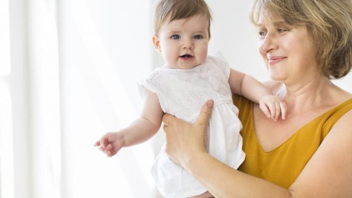 'AITA for leaving when my mom forced me to meet my 1yo daughter?'