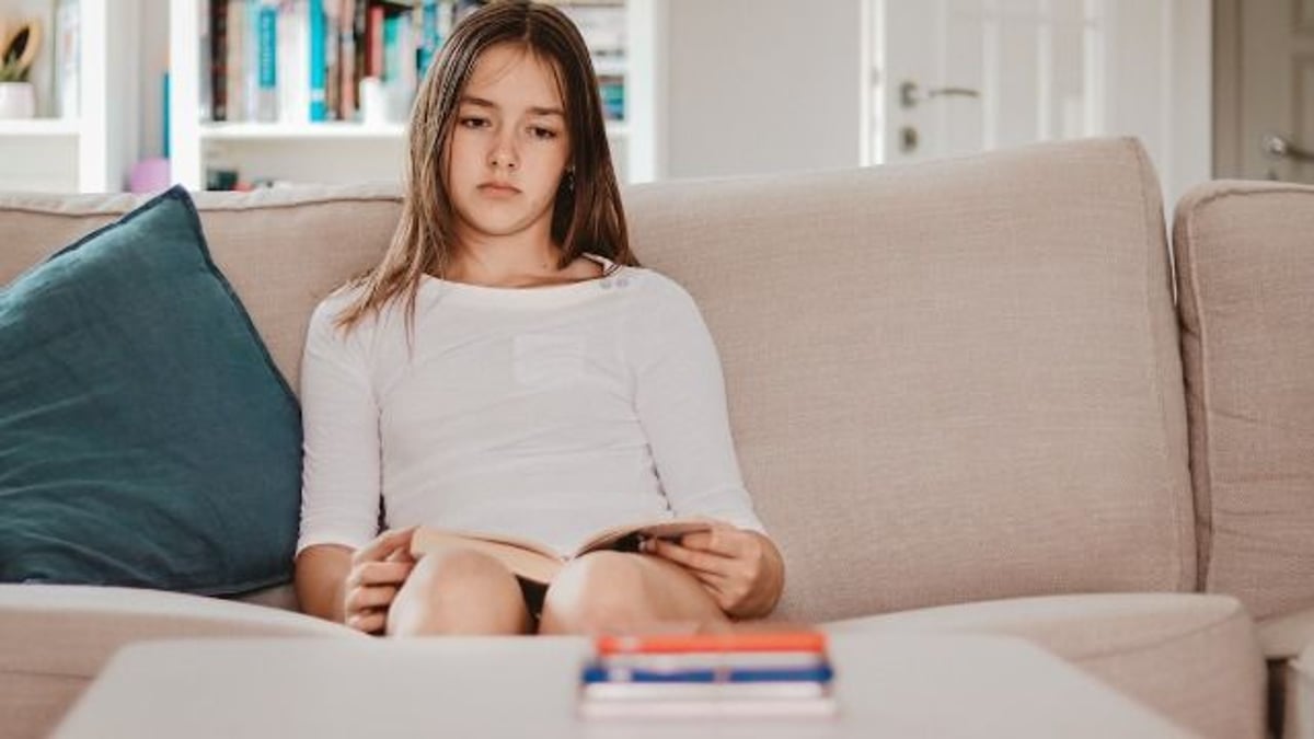 Man makes stepdaughter sleep on couch because daughter doesn't want to share room.