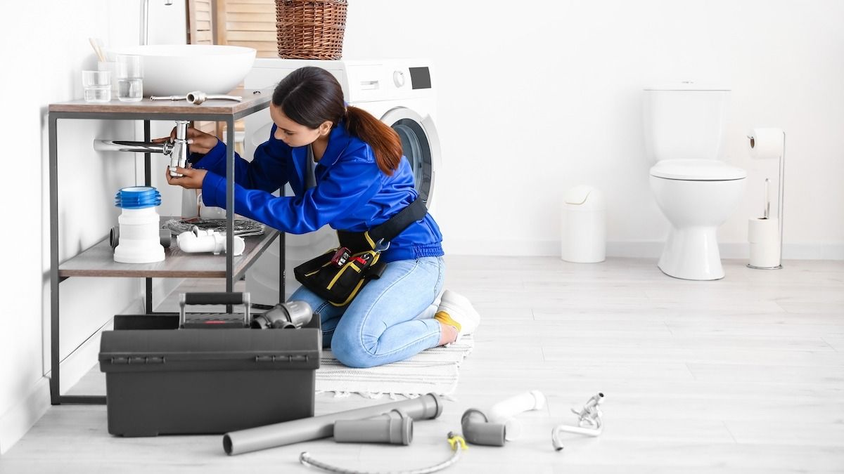 Man says 'I told you so' after daughter fails at tiling bathroom. 'I'm not fixing it.'