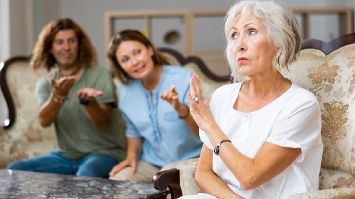 MIL tells DIL she can't take their 'noble name' if they divorce. AITA?