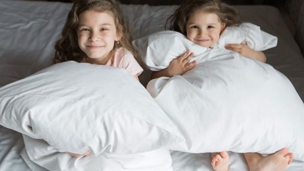 Mom gets 8yo daughter hotel room instead of sharing bed with cousins. AITA?