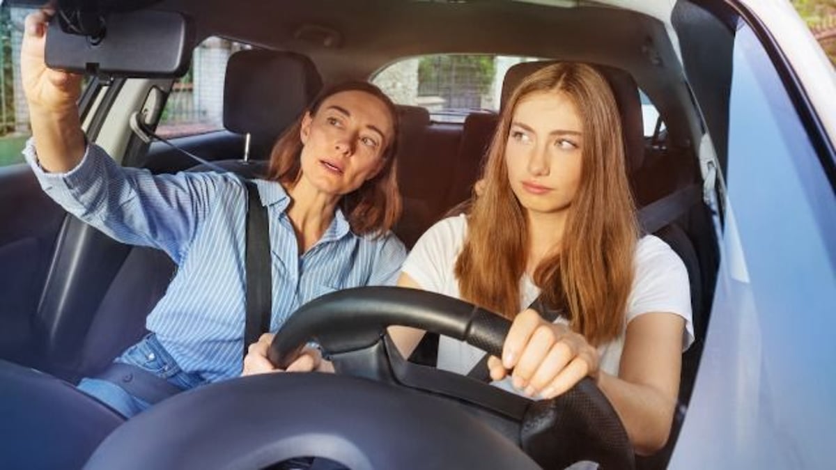 Mom revokes teen daughter's car privileges over driving with both feet; AITA?