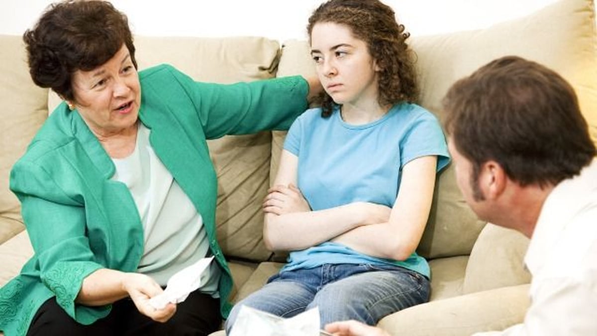 'AITA for refusing to spend time with my stepsister?' UPDATED