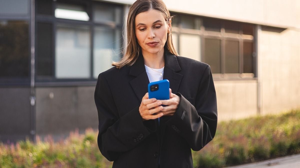 'AITA if I call my friend’s workplace to report her affair with an older married co-worker?'