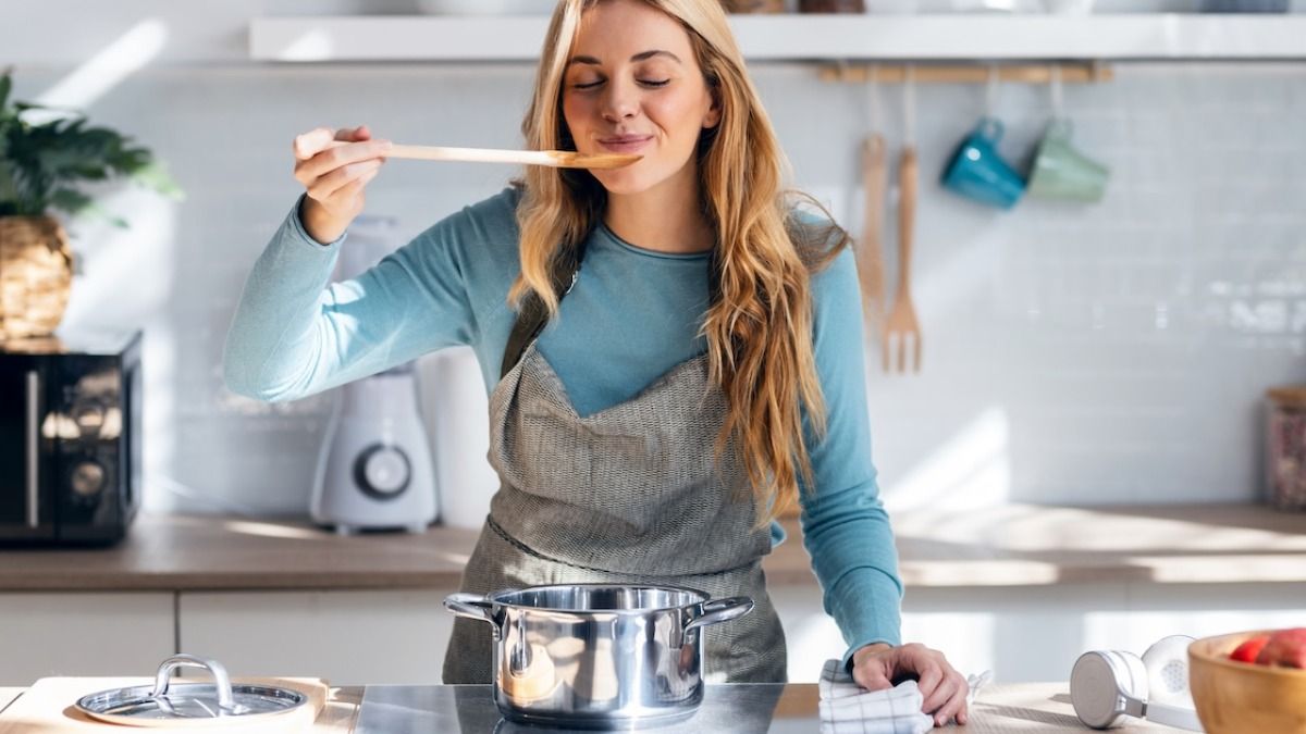 'AITA for telling my roommate to stop cooking all the time?' 'It's driving me NUTS.'