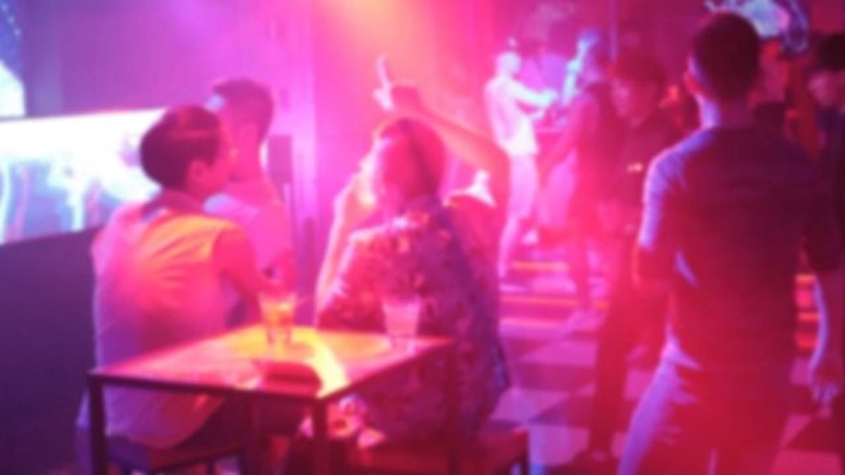 15 people share the most awkward time they saw a teacher outside of school.