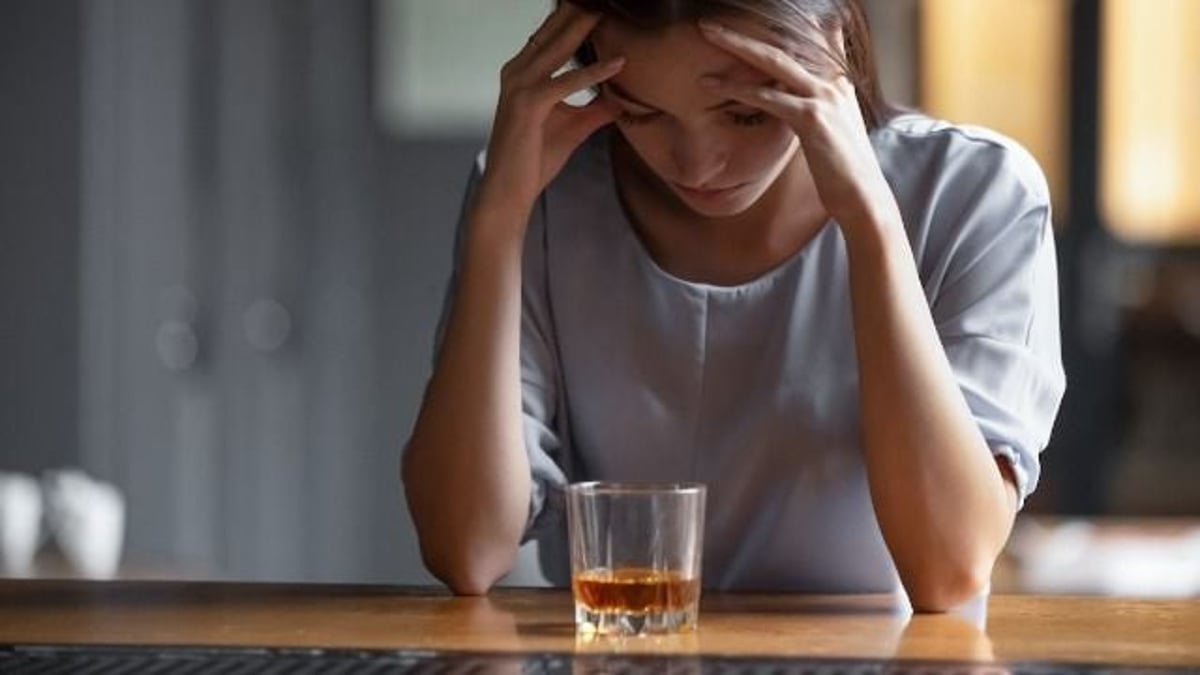 15 people who don't drink alcohol anymore share why.