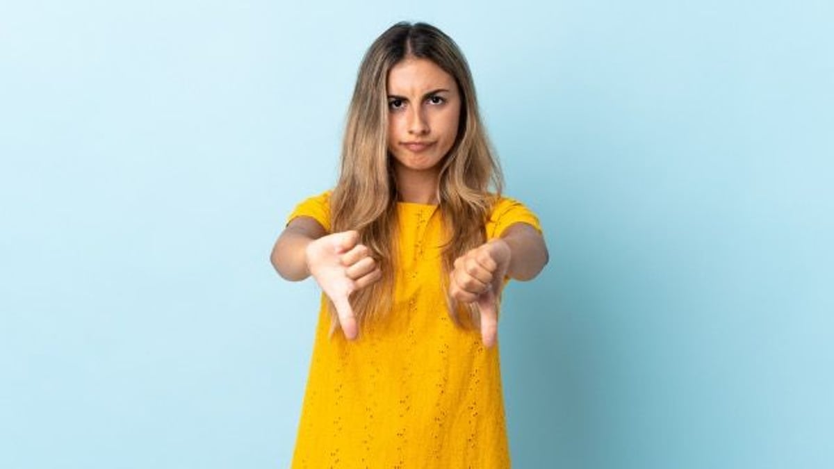 17 subtle signs that scream, 'that's a bad person.'