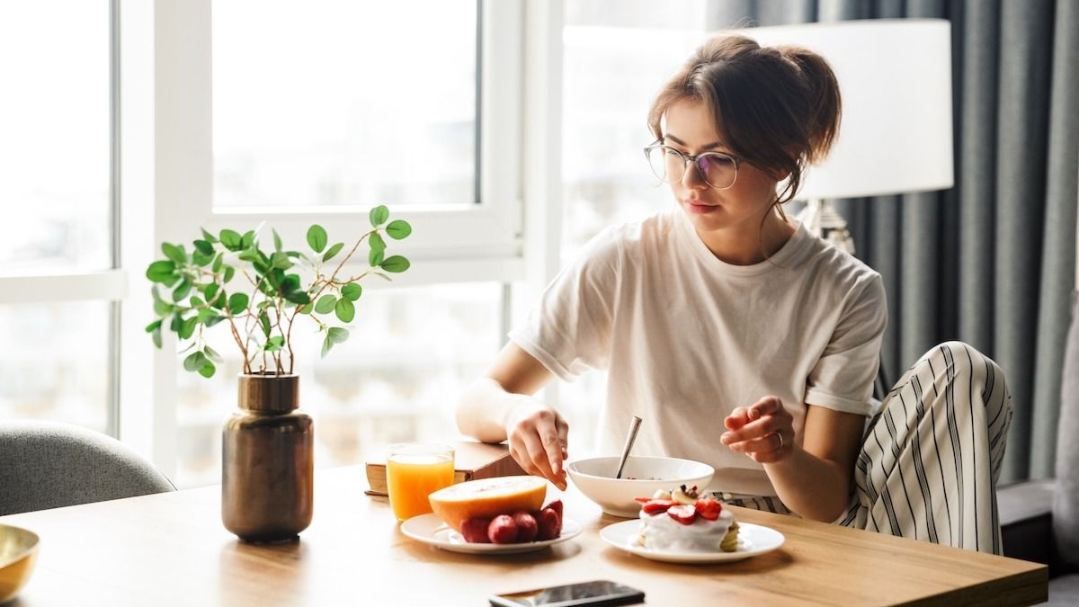 'AITA for asking my BFs family to stop inviting me to dinner if they eat before I arrive?'