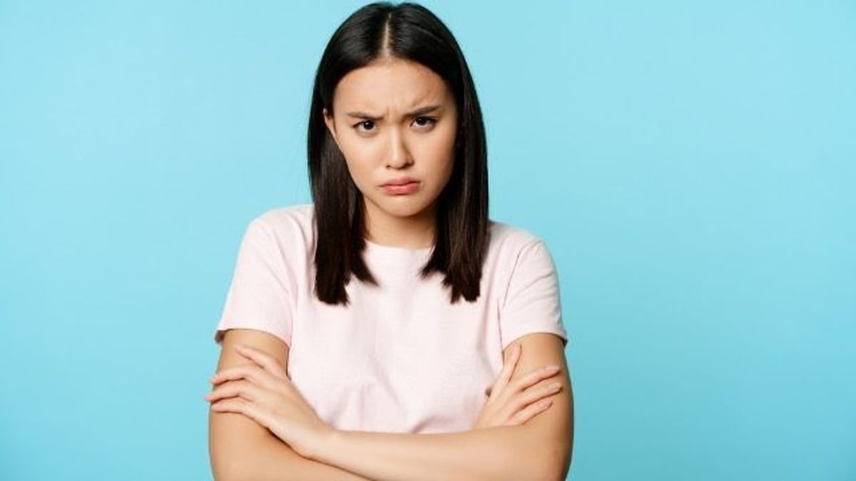 Woman calls BF's little sister racist after she fetishizes her for being Korean.