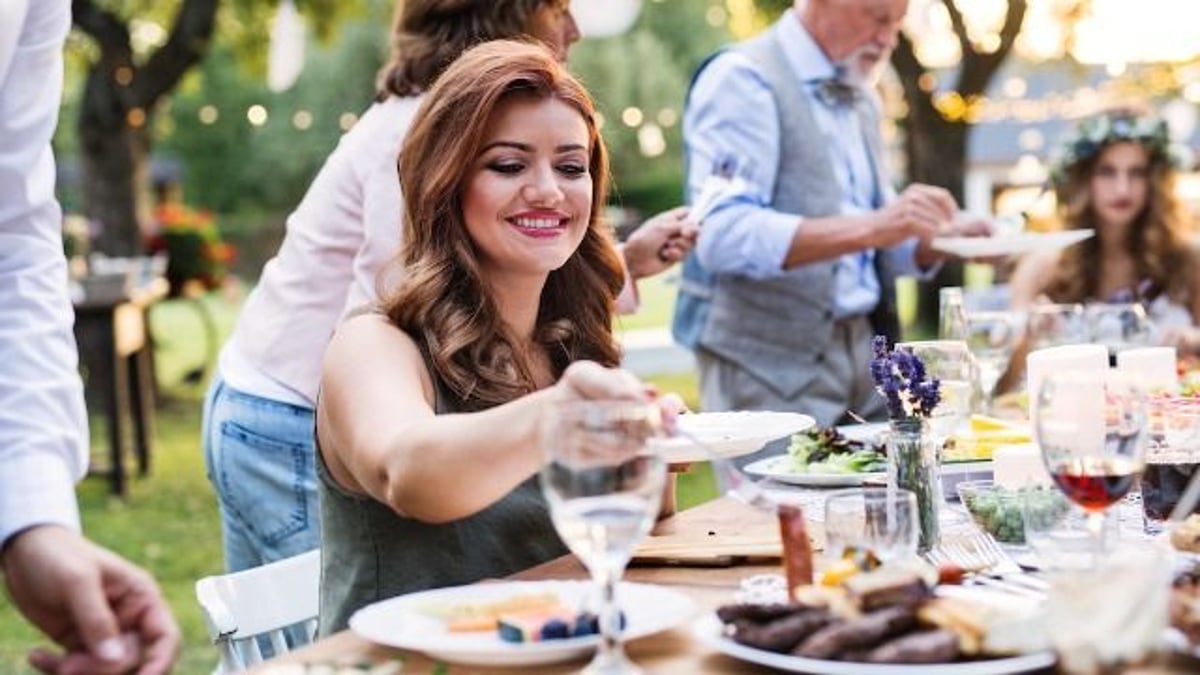 Woman eats potatoes off man's plate at wedding after he complains about them.