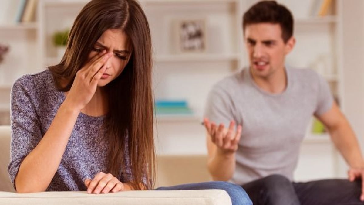 Woman's fiance gets mad she didn't go to the hospital with him, internet says 'run.'