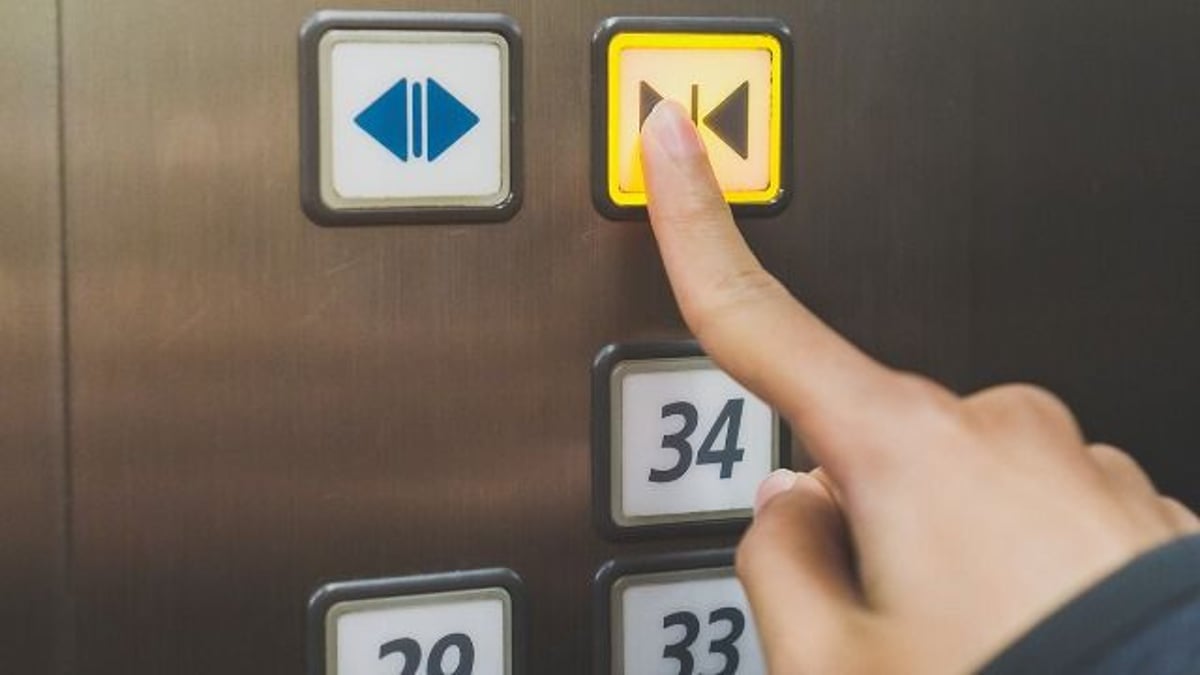 Woman hits 'close door button' on elevator with a family coming; gets called 'b*tch.'